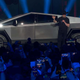 Imagen para el artículo titulado El último prototipo del Cybertruck de Tesla se ve aún peor de cerca